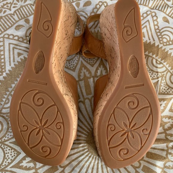 Born Agnio Tan Wedge size 11 - Picture 3 of 5